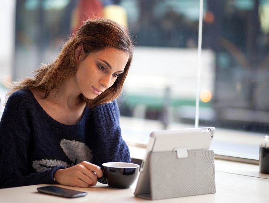 Étudiant analysant ses scores GRE